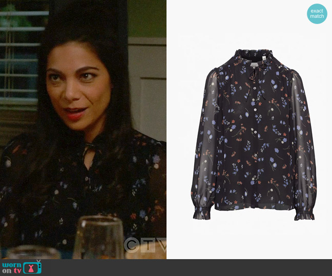 Wilfred at Aritzia Alexis Blouse in Spring Medley Black worn by Helen Tasker (Ginger Gonzaga) on True Lies