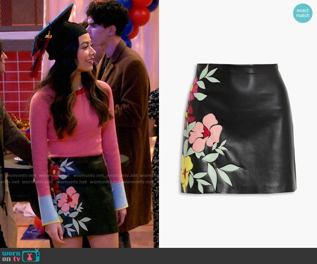 Alice + Olivia Riley Skirt worn by Carly Shay (Miranda Cosgrove) on iCarly