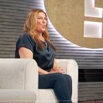 An Gasteyer’s gold metallic pumps on E! News