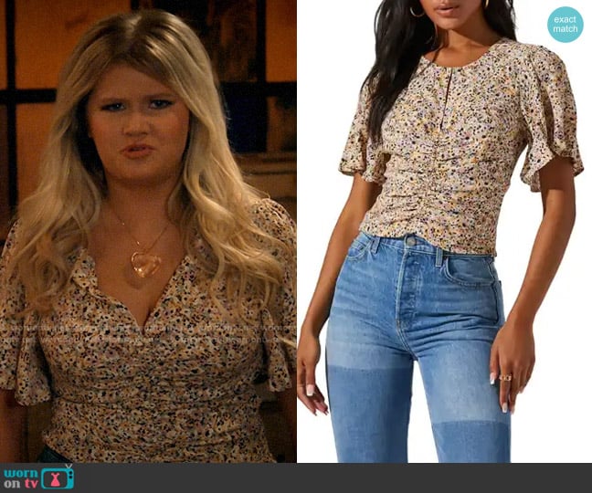 ASTR the Label Keyhole Flutter Sleeve Top in Sage Peach Ditsy worn by Prunella Pitz-Papperman (Bailey Stender) on iCarly