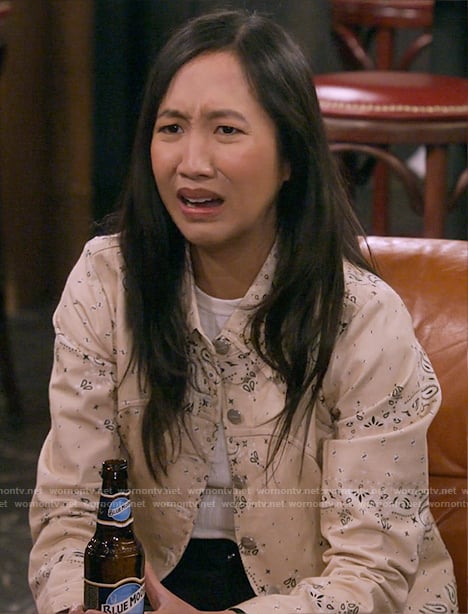 Ellen's cream paisley print jacket on How I Met Your Father