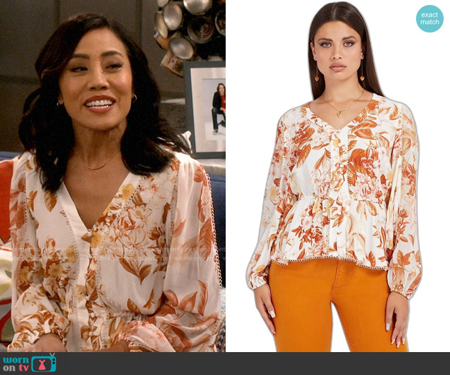 Guess Hera Top in Forest Floral Print White worn by Alicia (Nikki Tuazon) on iCarly