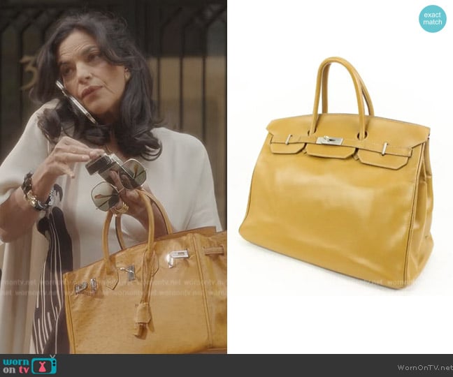 Hermes Large Mustard Yellow Kelly Tote worn by Seema Patel (Sarita Choudhury) on And Just Like That