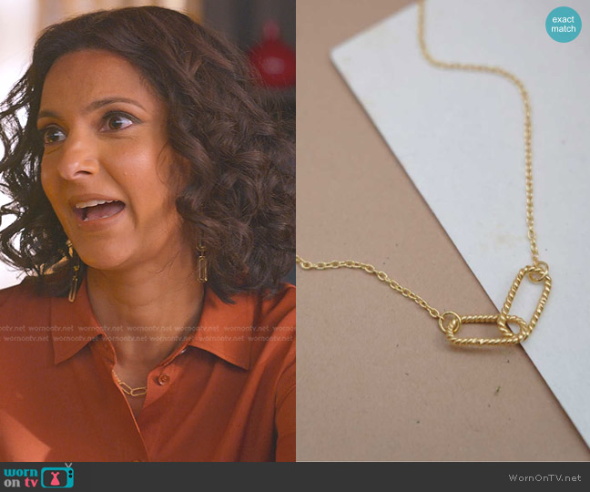 Hyperbole Accessories The Link Necklace worn by Nalini Vishwakumar (Poorna Jagannathan) on Never Have I Ever