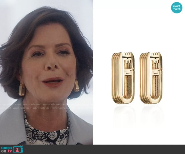 Jenny Bird Rahni Ribbed U-Link Hoop Earrings worn by Margaret Wright (Marcia Gay Harden) on So Help Me Todd