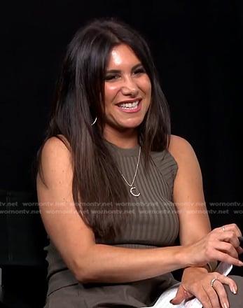 Joelle Garguilo’s olive green ribbed top on E! News