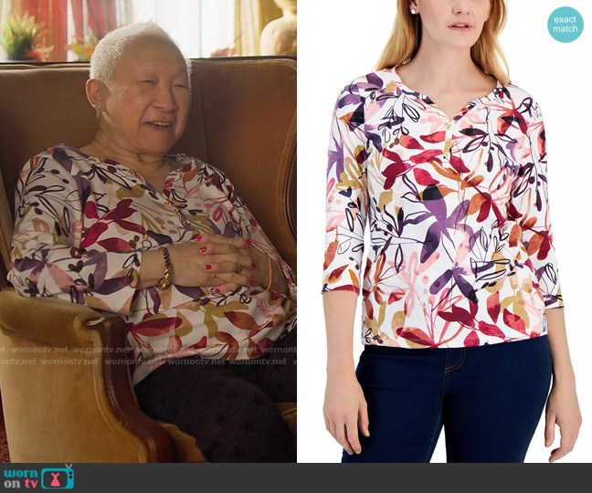 Karen Scott Gestural Floral-Print 3/4-Sleeve Henley Top worn by Grandma (Lori Tan Chinn) on Awkwafina is Nora From Queens