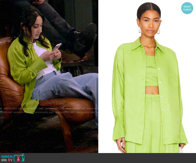 Val’s lime green shirt on How I Met Your Father