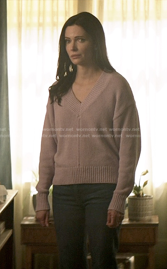 Lois's lilac v-neck sweater on Superman and Lois