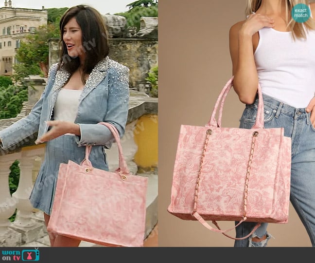 Lulus Got it All Pink Toile Print Tote Bag worn by Steffy Forrester (Jacqueline MacInnes Wood) on The Bold and the Beautiful