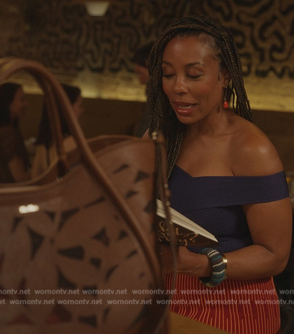 Nya's brown leather leaf detail bag on And Just Like That