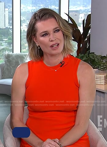 Rebecca Romijn’s orange sleeveless dress on E! News