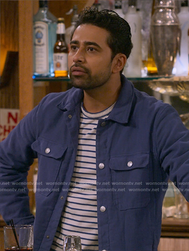 Sid's blue shirt jacket on How I Met Your Father