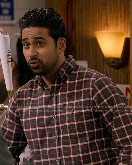 Sid's checked shirt on How I Met Your Father