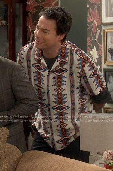 Spencer's white geometric print shirt on iCarly