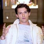 Tom Holland’s grey Moscot print tee on E! News