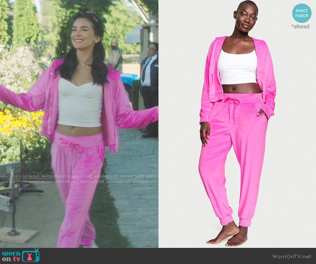 Victorias Secret Velour Full-Zip Hoodie and Jogger worn by Bess (Maddison Jaizani) on Nancy Drew