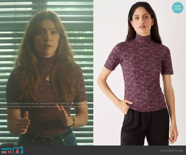 Frank and Oak The Botanical Short Sleeve Mockneck in Maroon red worn by Nancy Drew (Kennedy McMann) on Nancy Drew