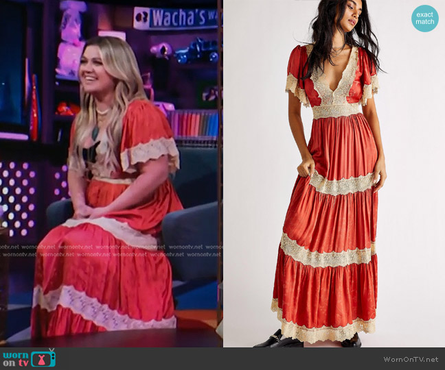 Spell & The Gypsy Ocean Gown in Red worn by Kelly Clarkson on E! News