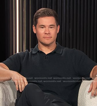 Adam DeVine’s black knit polo shirt on E! News