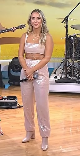 Ashley Cooke’s metallic cropped top and pants on Today