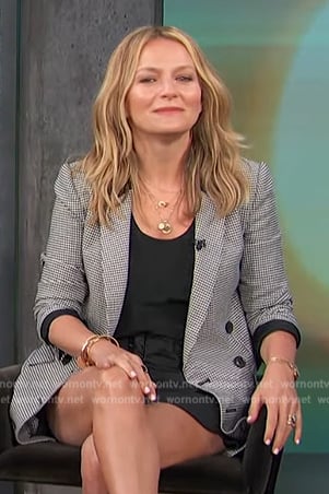 Beckie Newton’s houndstooth print blazer on Access Hollywood