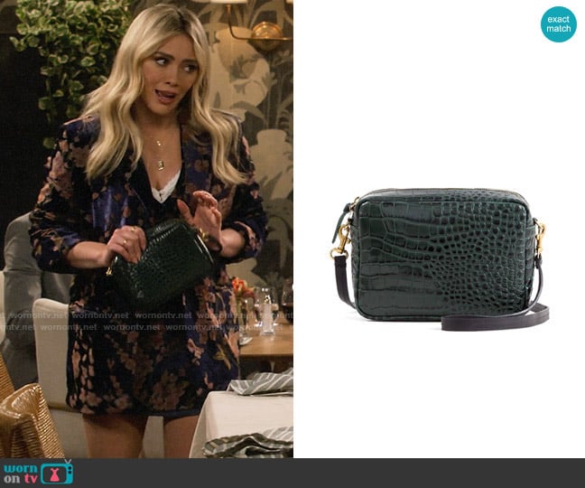 Clare V Midi Sac in Green Croco worn by Sophie (Hilary Duff) on How I Met Your Father