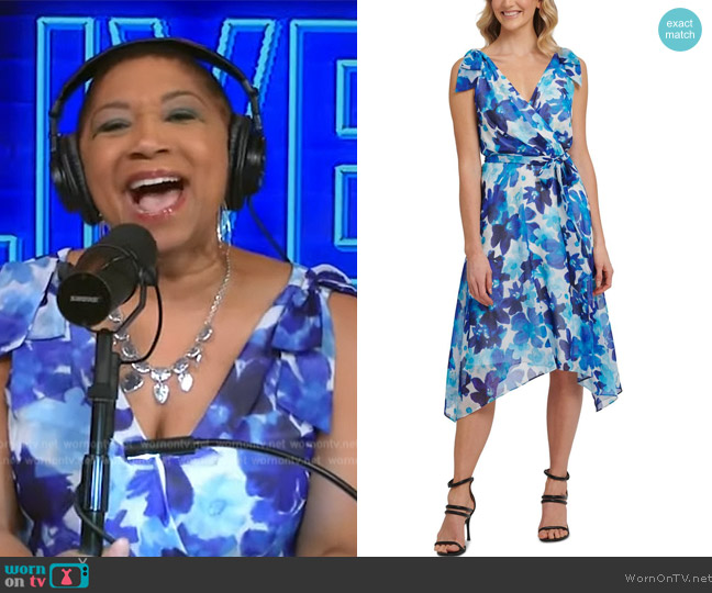 WornOnTV: Deja Vu’s blue floral print wrap dress on Live with Kelly and ...