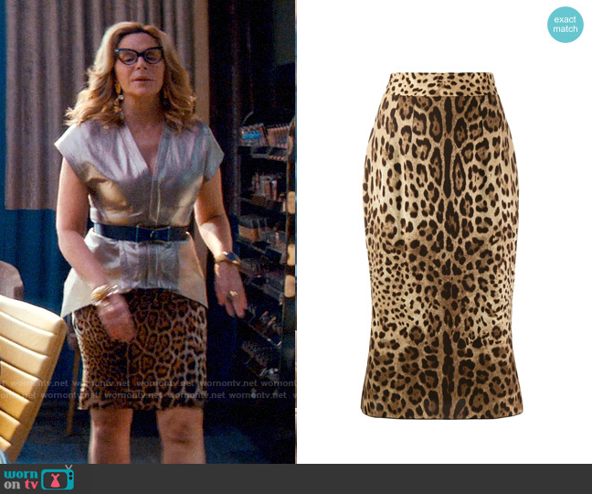 Dolce & Gabbana Leopard Print Skirt worn by Madolyn Addison (Kim Cattrall) on Glamorous