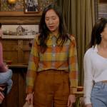 Ellen’s rust brown pleated pants on How I Met Your Father