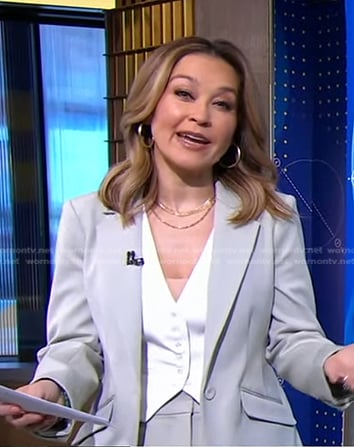 Eva’s white vest on Good Morning America