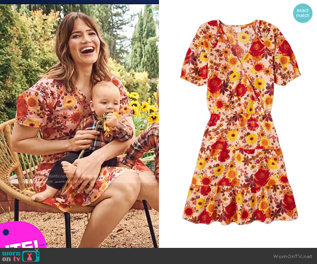 Gymboree Floral Flannel Tiered Dress in Happy Harvest Asbury Sand worn by Mandy Moore on E! News