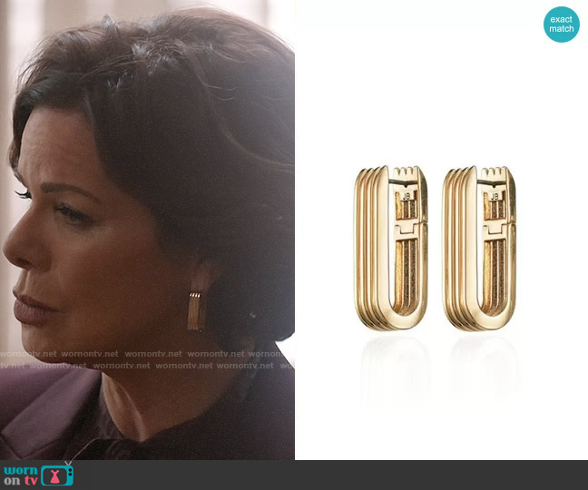 Jenny Bird Rahni Ribbed U-Link Hoop Earrings worn by Margaret Wright (Marcia Gay Harden) on So Help Me Todd