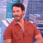 Kevin Jonas’s brown short sleeve shirt on The View