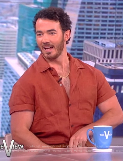 Kevin Jonas’s brown short sleeve shirt on The View