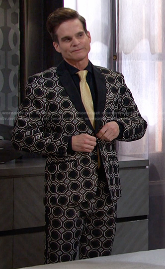 Leo's black jacquard suit on Days of our Lives
