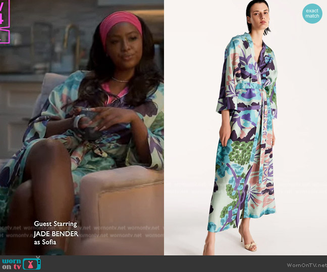 Lessless Kimono Silk Robe in Floral Blue worn by Annika (Justine Skye) on Grown-ish