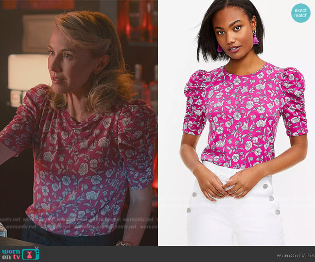 Loft Floral Cinched Puff Sleeve Tee worn by  Wynn Everett ( Wynn Everett) on Sweet Magnolias