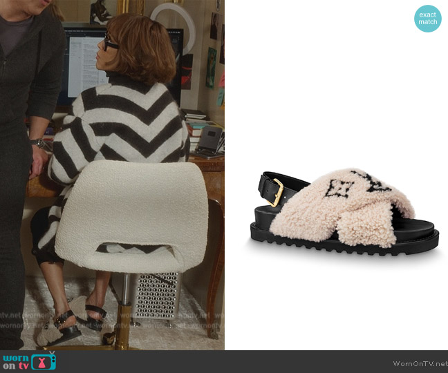 Louis Vuitton Paseo Flat Comfort Sandals worn by Lisa Todd Wexley (Nicole Ari Parker) on And Just Like That