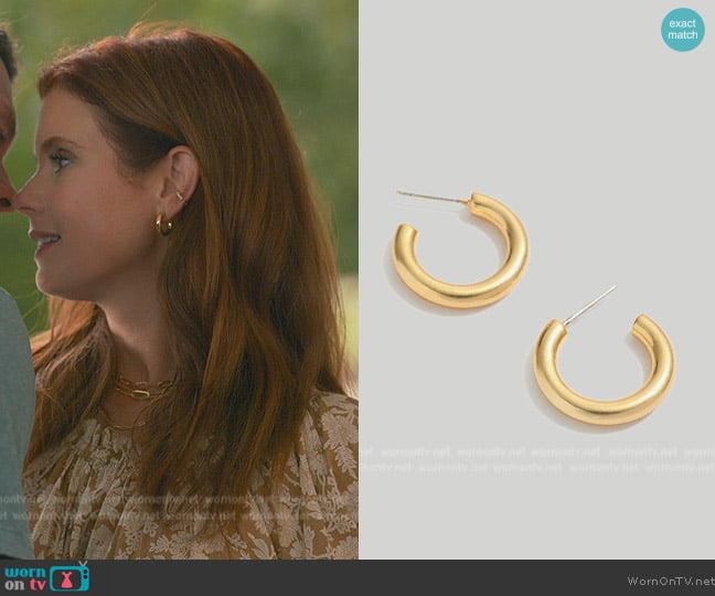 Madewell Chunky Small Hoop Earrings worn by Maddie Townsend (JoAnna Garcia Swisher) on Sweet Magnolias