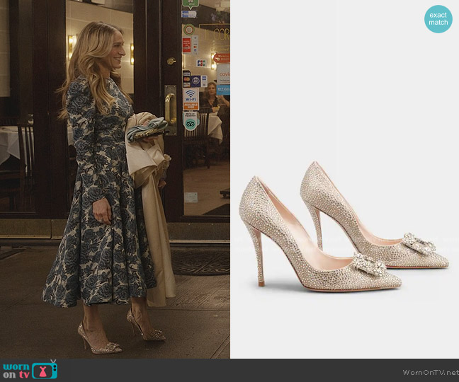 WornOnTV: Carrie’s blue floral jacquard dress on And Just Like That ...
