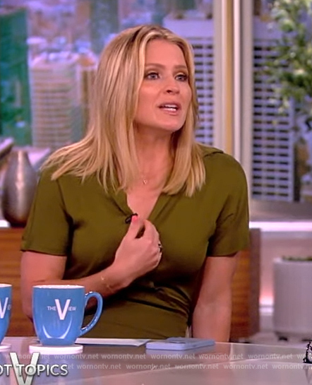 Sara's green plunging neckline dress on The View