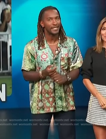 Scott's green paisley print shirt on Access Hollywood