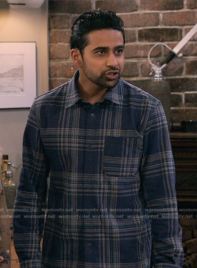 Sid's blue plaid shirt on How I Met Your Father