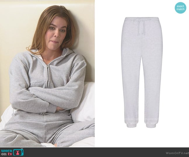 Skims Cotton Fleece Joggers worn by Khloe Kardashian (Khloe Kardashian) on The Kardashians