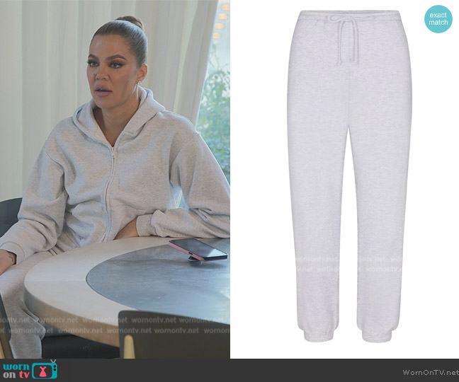 Skims Cotton Fleece Jogger worn by Khloe Kardashian (Khloe Kardashian) on The Kardashians