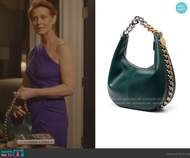 Stella McCartney Chunky-chain detail tote bag worn by Miranda Hobbs (Cynthia Nixon) on And Just Like That