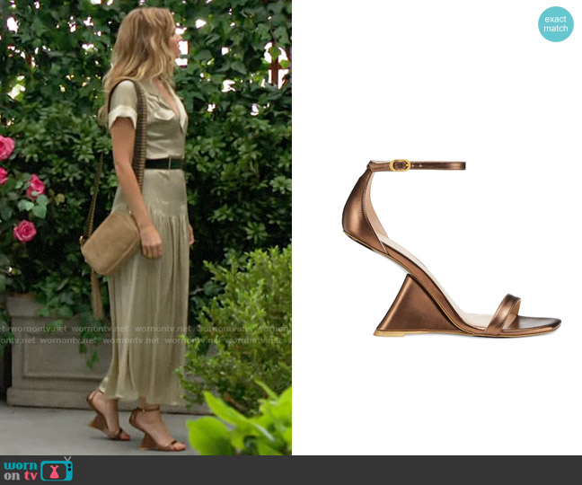 Stuart Weitzman Nudistrebel Sculptural Heel worn by Summer Newman (Allison Lanier) on The Young and the Restless