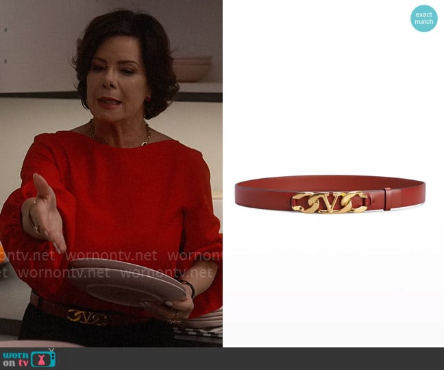 Valentino Garavani VLOGO Chain Leather Skinny Belt worn by Margaret Wright (Marcia Gay Harden) on So Help Me Todd