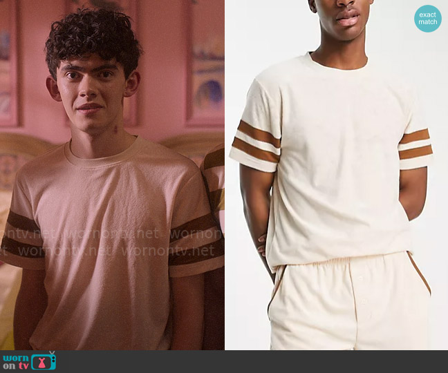 ASOS Design T-shirt and shorts terry pajama set worn by Charlie Spring (Joe Locke) on Heartstopper